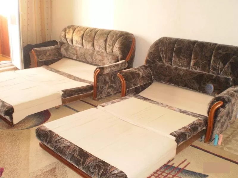 два дивана,  раскладываются,  цвет-коричневый